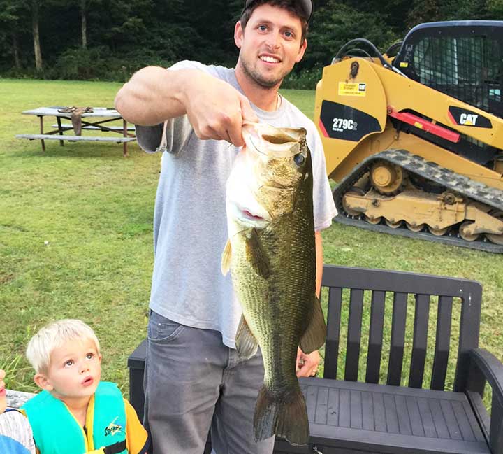 mark wabiszewski catches a giant bass in pond with live bait