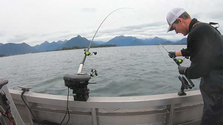 captain cody showing how to use downriggers